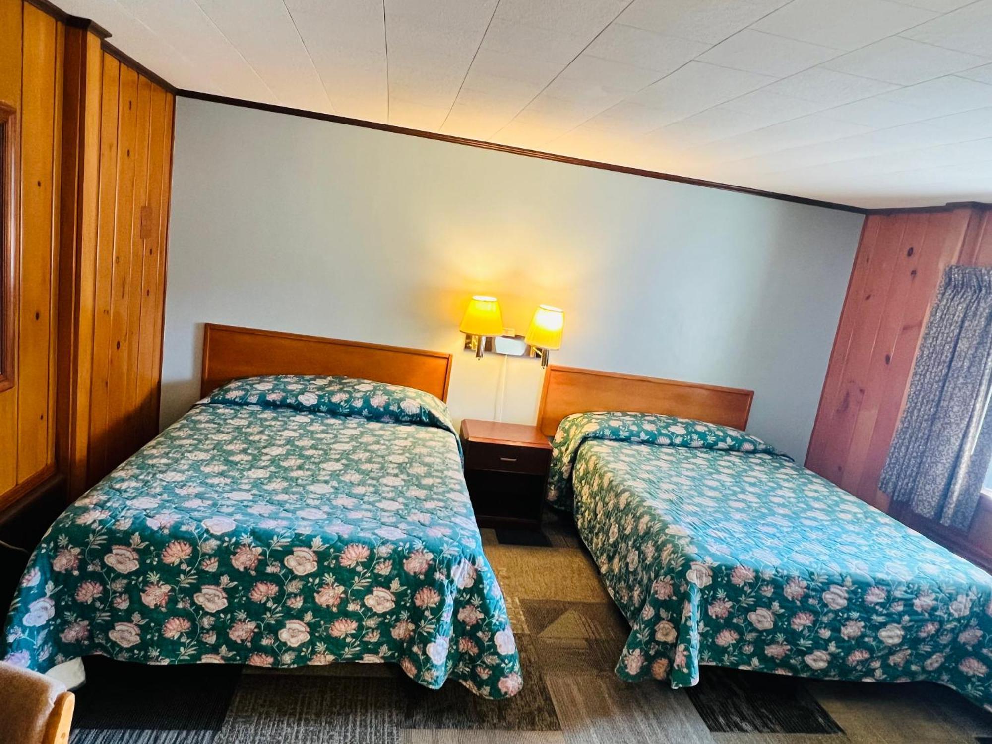 Sun N Snow Hotel 캐딜락 외부 사진